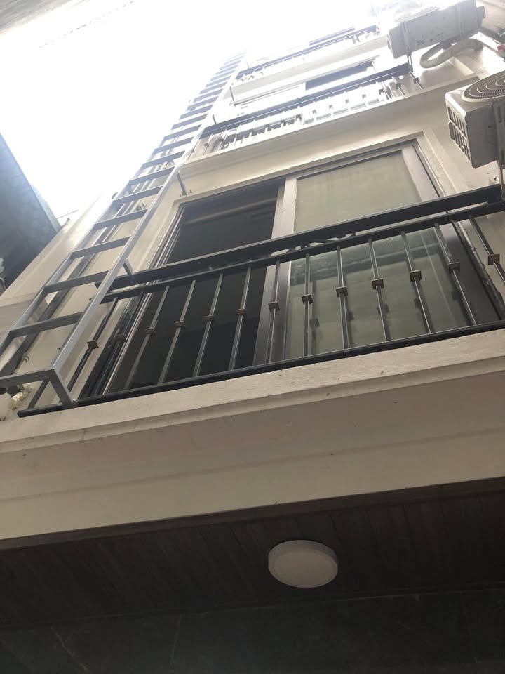 Nhà 5 tầng Trương Định, 42m² giá 11.9 tỷ - Dòng tiền tốt, đầu tư hiệu quả!