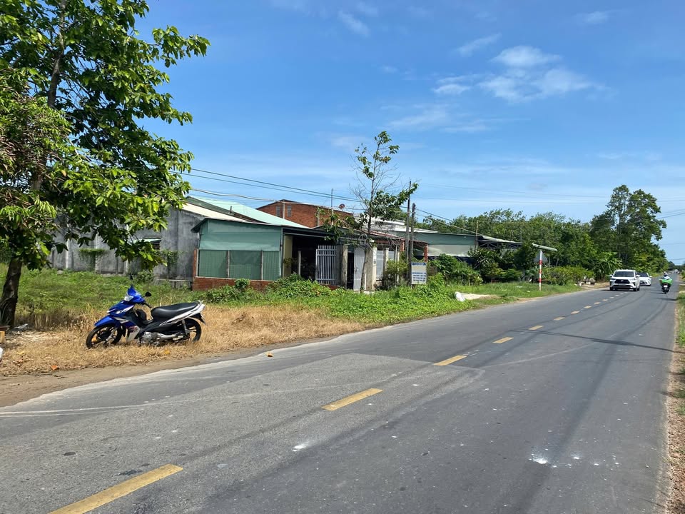 Cho thuê mặt bằng mặt tiền Lộ 10, xã Thạnh Tân, 842m² giá 5 triệu - Kinh doanh thuận lợi!