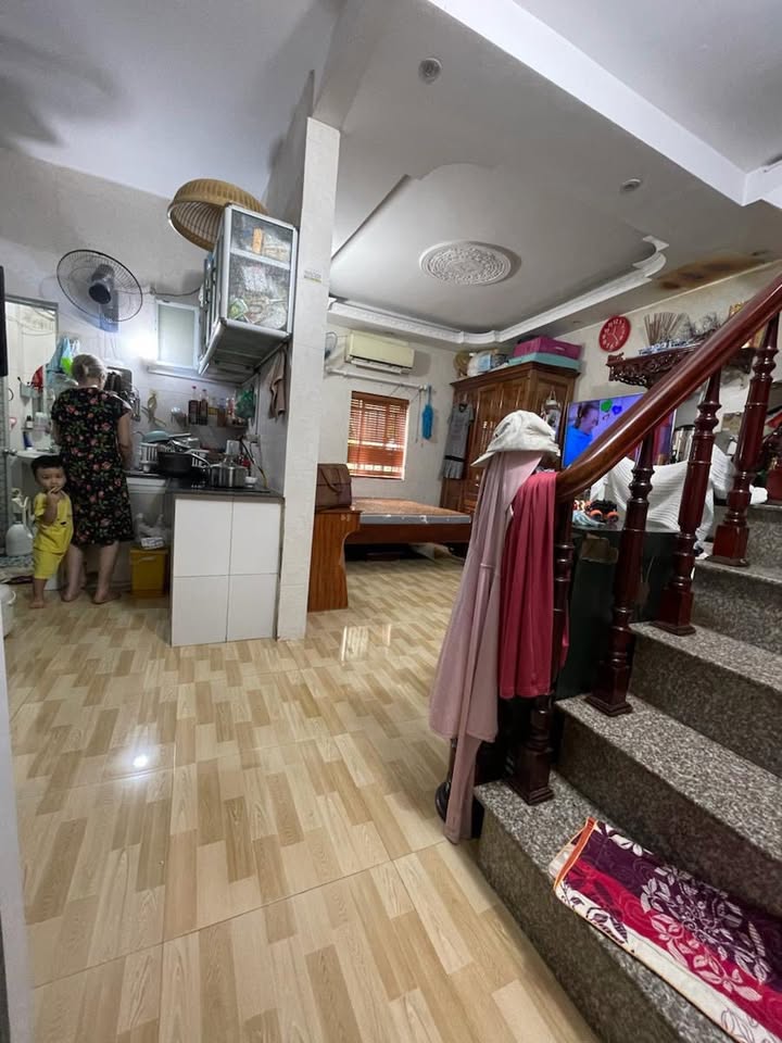 Nhà riêng Vĩnh Hưng 32m² giá 2.5 tỷ - Thiết kế thoáng mát gần ô tô