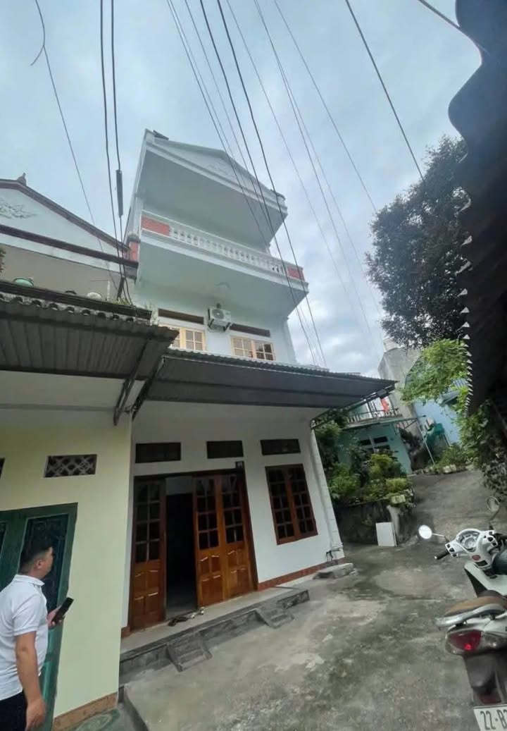 Nhà 3 tầng tổ 27, phường Minh Xuân 74.46m² giá 3 tỷ - Khu dân cư đông đúc, hàng xóm thân thiện!