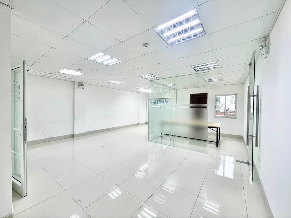 Văn phòng cho thuê tại Thái Thịnh 80m² giá 15 triệu - Không gian làm việc thoải mái!