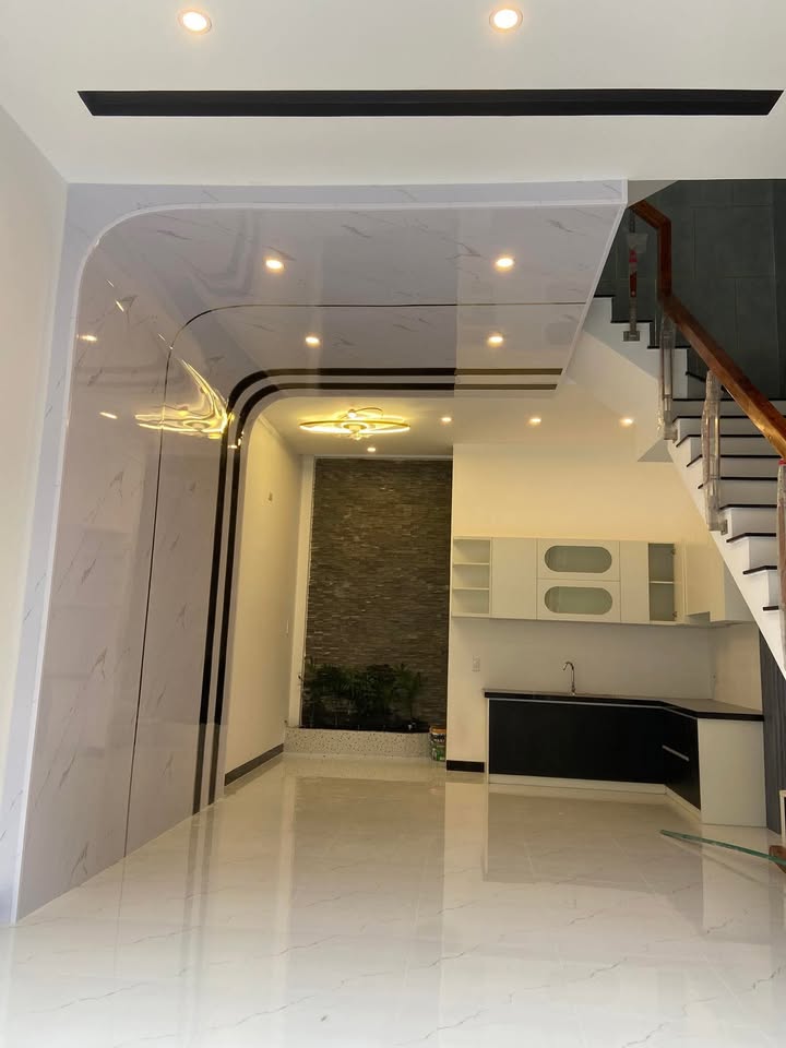 Nhà phố Phạm Ngũ Lão, Quy Nhơn 44m² giá 3.7 tỷ - Thiết kế luxury, gần biển!