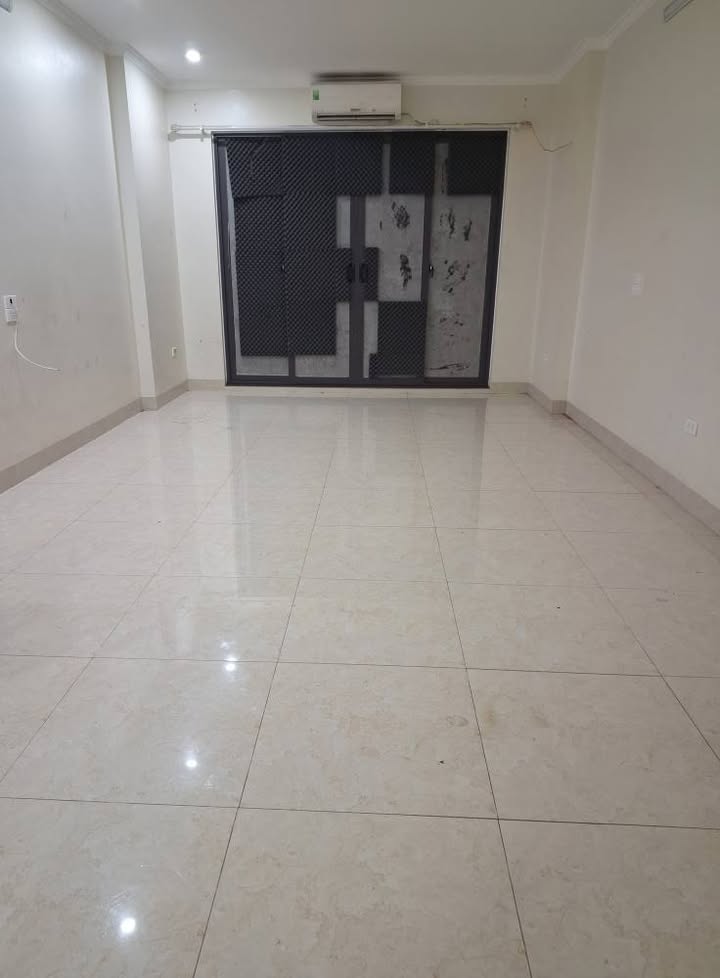 Nhà cho thuê khu dịch vụ Vạn Phúc 50m² giá 25 triệu - Thang máy hiện đại!