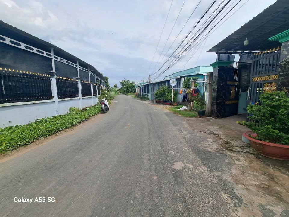 Đất thổ cư mặt tiền đường Phước Toàn, Bến Lức 175m² giá 2 tỷ - Cơ hội đầu tư tuyệt vời!