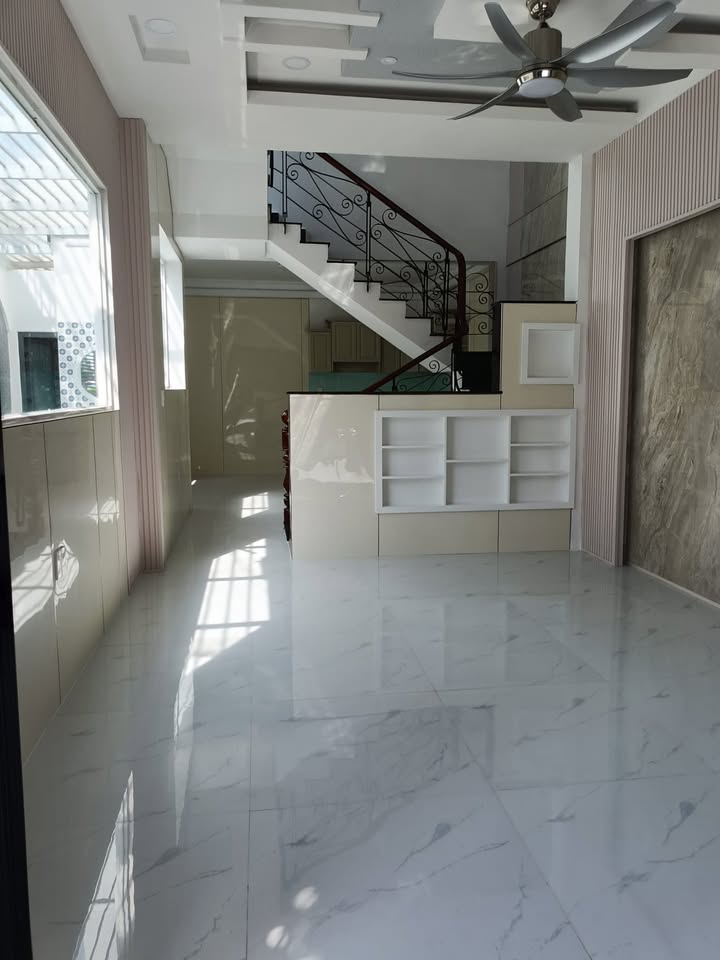 Bán nhà mặt tiền kinh doanh đường Tô Ngọc Vân, Q12, 97m² chỉ 6.3 tỷ - Đầu tư sinh lời!