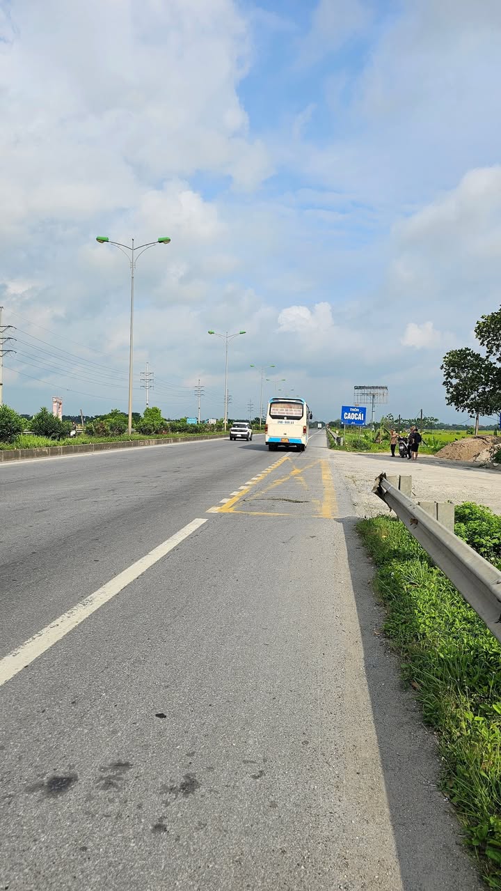 Bán Lô Đất Mặt Tiền 10m Thị Trấn Bình Mỹ 184m² giá 1.7 tỷ - Tiện ích đầy đủ, giá tốt!