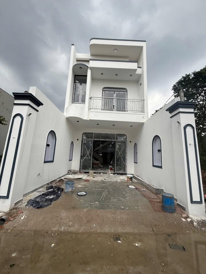 Nhà Phú Mỹ Thủ Dầu Một 100m² giá 4.2 tỷ - Nhà đẹp, nội thất cao cấp!