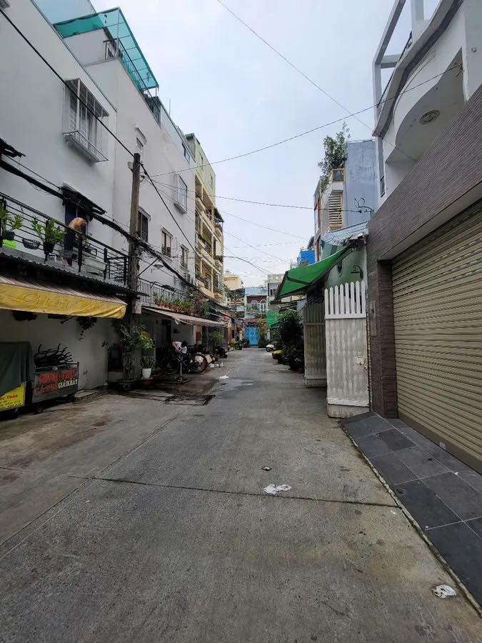 Nhà 4 Tầng 6 Phòng Ngủ Gần Big C Quận 10 - Giá 17 Tỷ Thương Lượng!