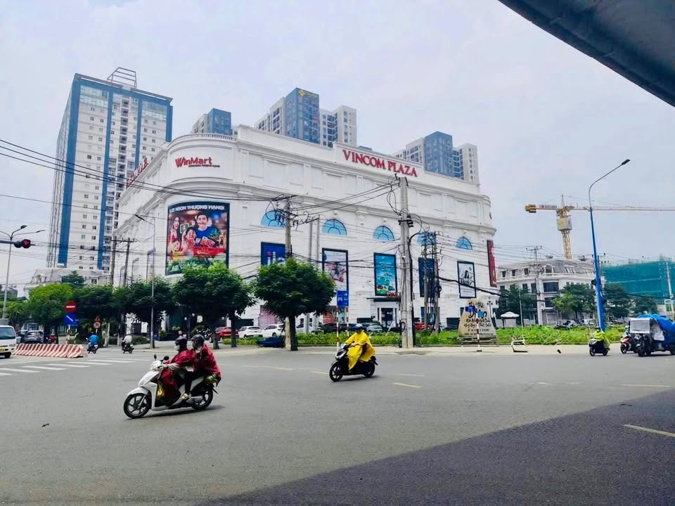 Mặt tiền kinh doanh Dĩ An 124m² giá 5.68 tỷ - Cơ hội đầu tư tuyệt vời!