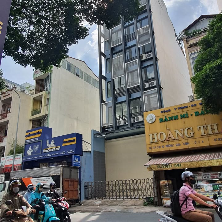 Cho thuê văn phòng đường Phổ Quang, Tân Sơn Hòa, 188m² giá 296.99 triệu - Thương lượng tốt!