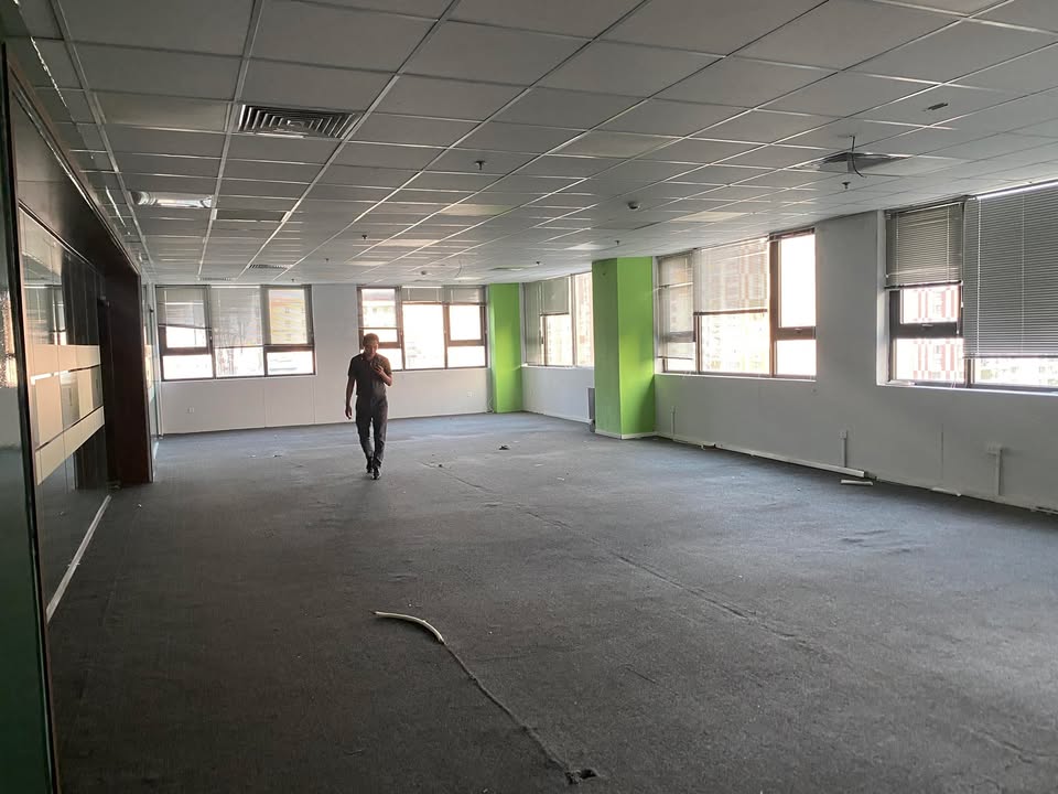 Văn phòng cho thuê 120m² tại Lê Văn Thiêm - Giá 25 triệu/tháng, sẵn sàng vào làm ngay!