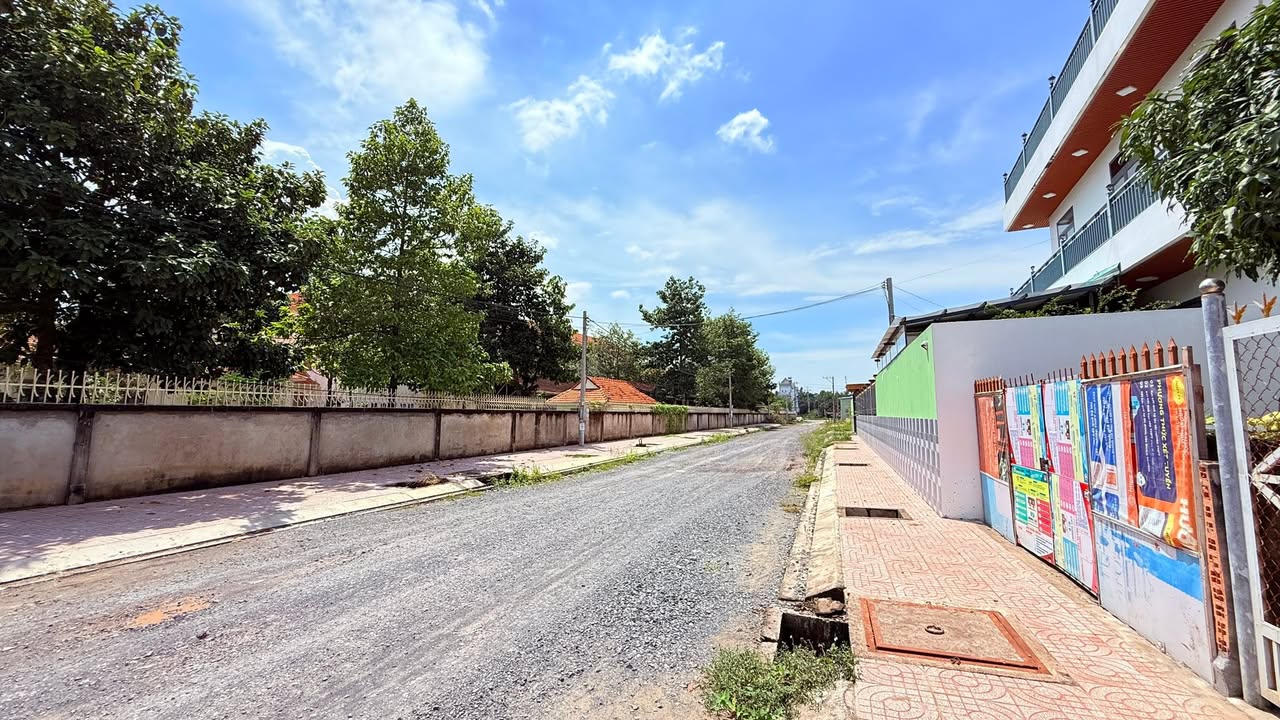 Bán lô đất mặt tiền đường Bụi Tre, xã Hậu Nghĩa, 210m² - Vị trí vàng, giá tốt!