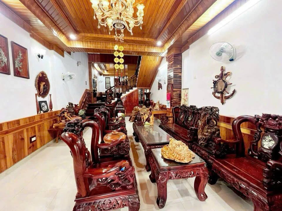 Nhà phố 120m² tại Trần Đại Nghĩa, Buôn Ma Thuột - Giá chỉ 11 tỷ, nội thất đầy đủ!