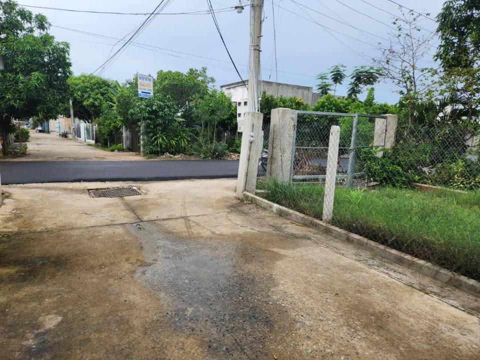 Đất thổ cư 130m² góc ngã tư TP. Tây Ninh giá 1.85 tỷ - Cần bán gấp!