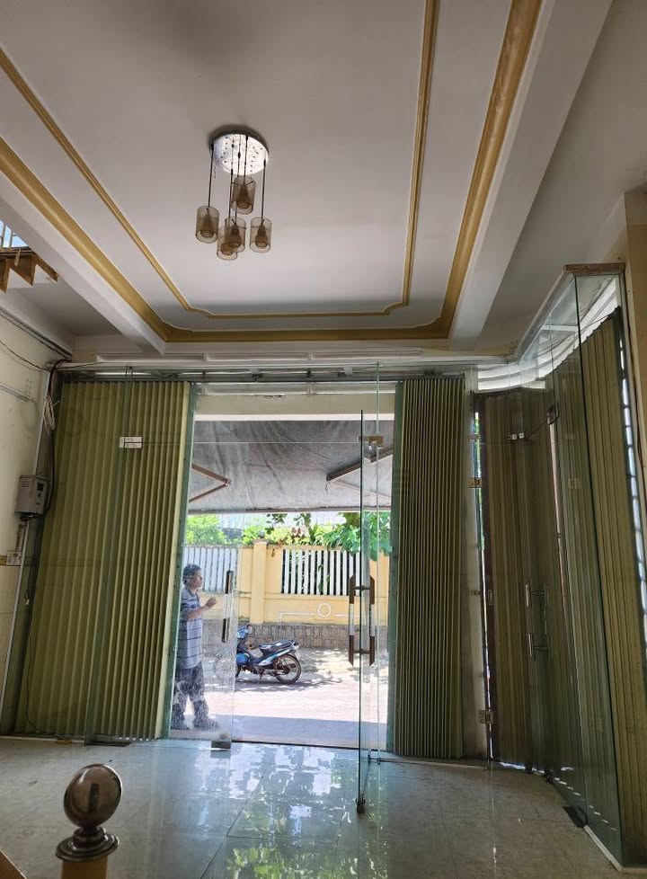 Nhà mặt tiền ôm góc đường Hải Thượng Lãn Ông 42m² giá 6.2 tỷ - Vị trí đẹp gần biển