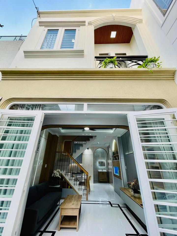 Nhà đẹp Gò Vấp 36m² giá 4 tỷ - Hàng hiếm với nội thất cao cấp!