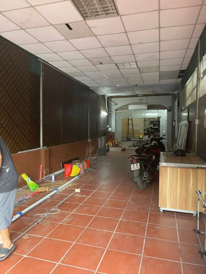 Cho thuê mặt phố Việt Hưng, Long Biên 50m² giá 8 triệu - Kinh doanh sầm uất!