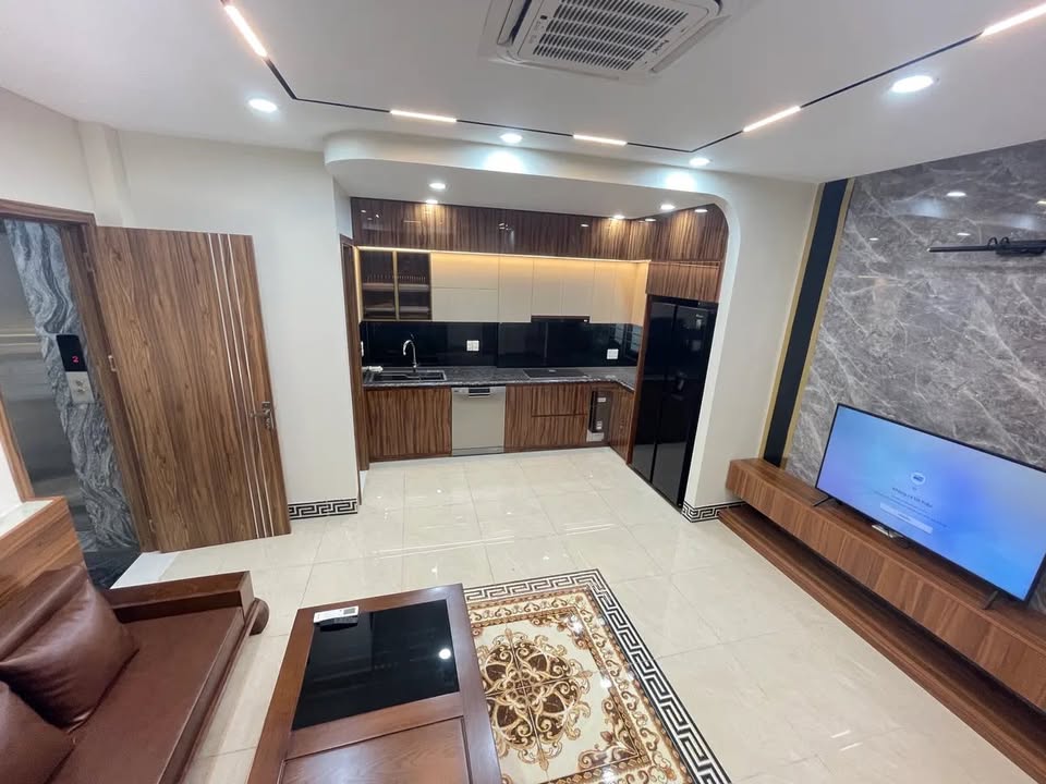 Nhà mặt phố Cự Lộc, Thanh Xuân, 30m² giá 16.2 tỷ - Ô tô vào nhà, full nội thất sang trọng!