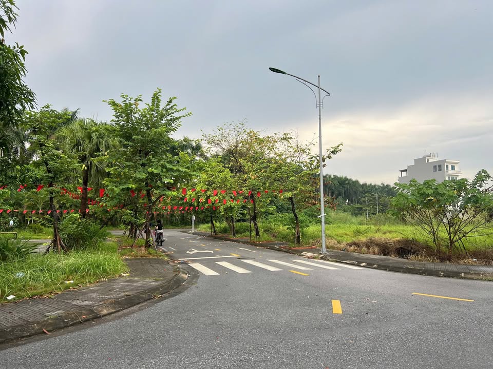 Nhà mặt tiền Phù Đổng, Gia Lâm 100m² giá 20 tỷ - Đầu tư sinh lời ngay!