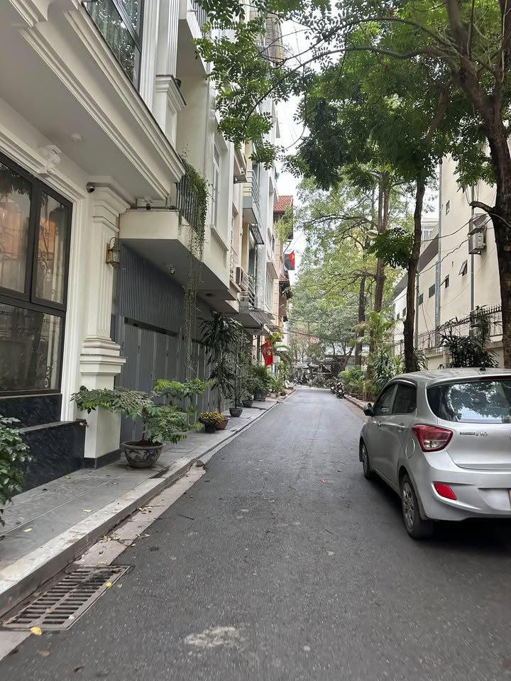 Nhà riêng Láng Hạ 62m² giá 19.5 tỷ - Kinh doanh sầm uất, ô tô tránh!