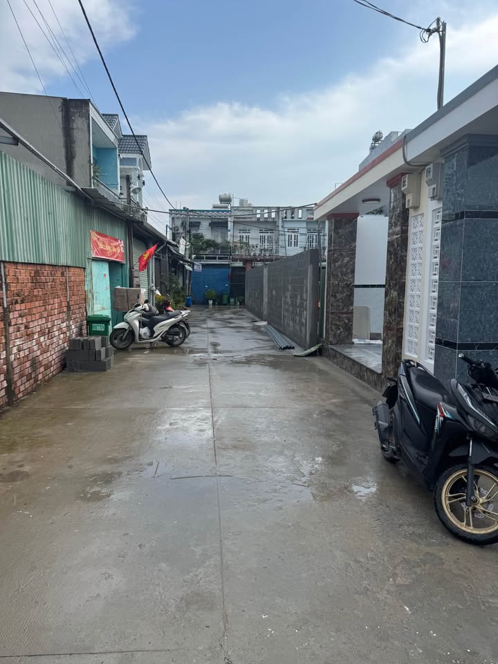 Nhà phố cao cấp Bà Điểm 100m² giá 4.38 tỷ - Sẵn sàng vào ở ngay!