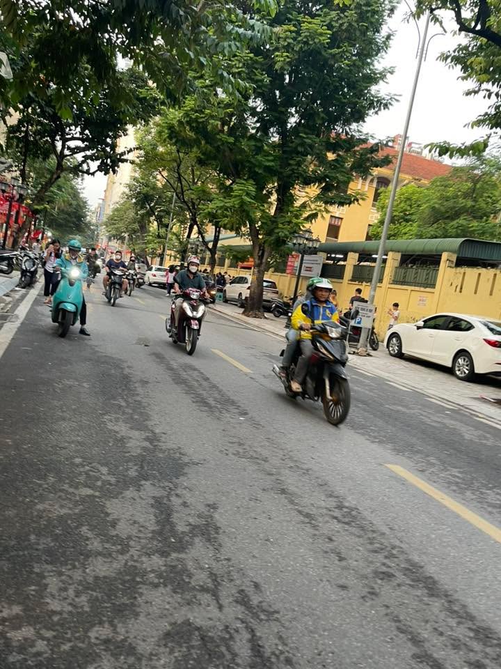 Cho thuê nguyên căn mặt phố Cửa Bắc, Ba Đình 25m² giá 18 triệu - Vị trí đắc địa cho kinh doanh!