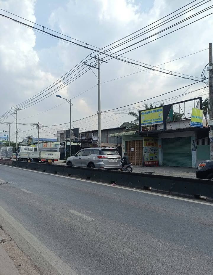 Kho xưởng mặt tiền đường Nguyễn Văn Bứa, Hóc Môn 420m² giá 11.99 tỷ - Thích hợp cho đầu tư!