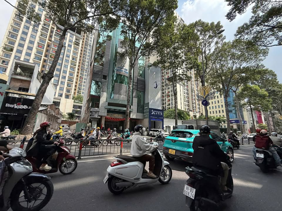 Đất nền 220m² tại 208-210 Đường 3 Tháng 2, Quận 10 - Sẵn sàng xây dựng mới!