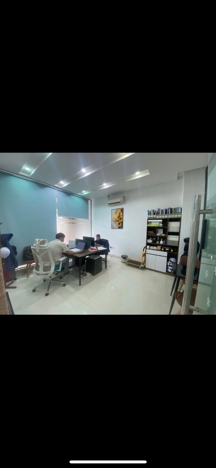 Văn phòng cho thuê 20m² tại Cầu Giấy - Mặt tiền thoáng, giá chỉ 7.2 triệu