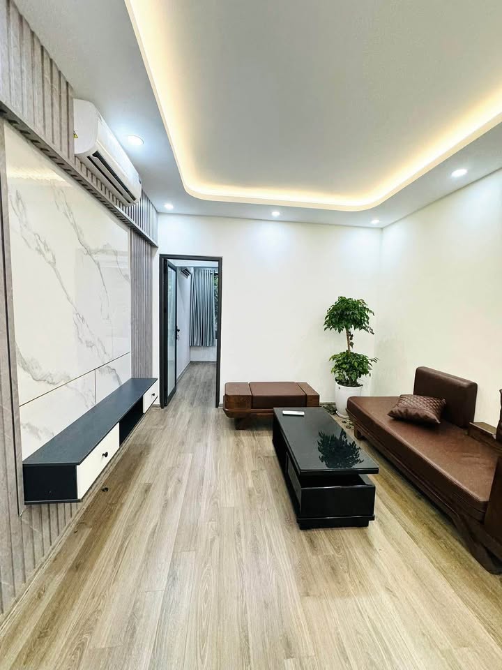 Chính chủ bán căn hộ 31m² tại Huỳnh Thúc Kháng, Đống Đa - Full nội thất, giá thỏa thuận!