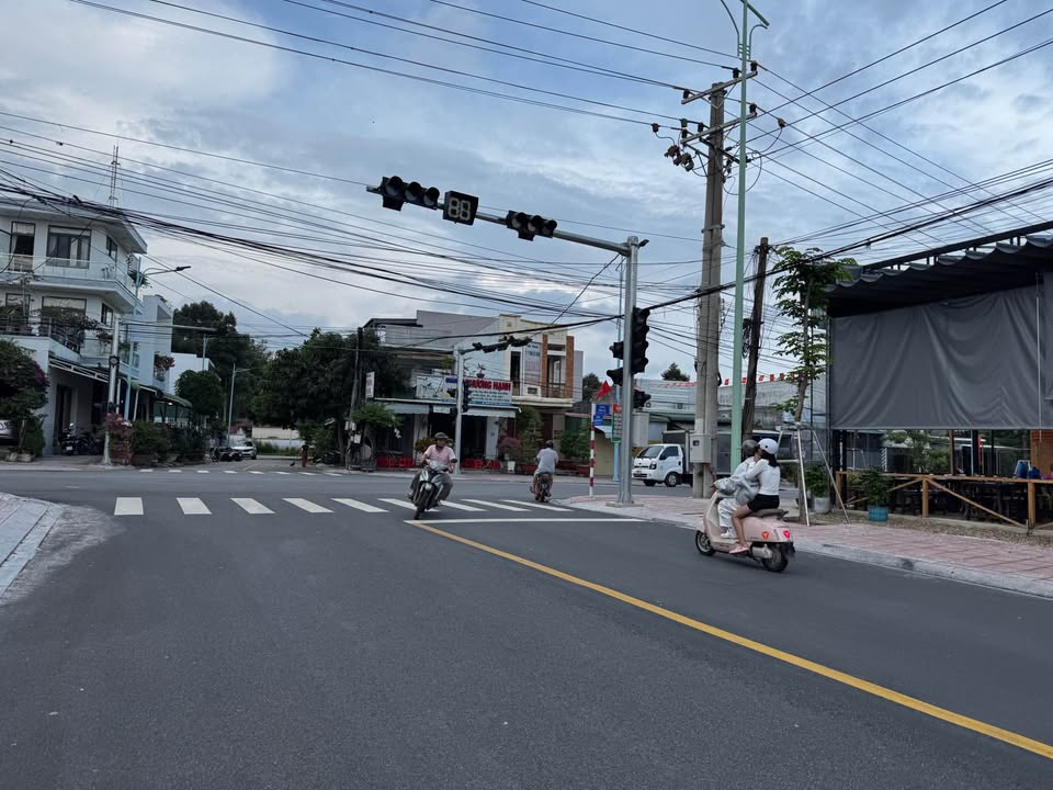 Đất mặt tiền Nguyễn Văn Trỗi, La Gi 90m² giá 2 tỷ - Vị trí kinh doanh sầm uất!