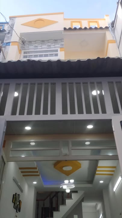 Nhà Hóc Môn 35m² giá 1.55 tỷ - Sổ hồng chính chủ, vào ở ngay!