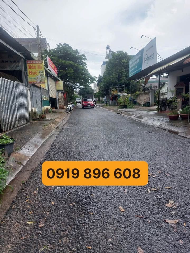 Nhà phố Liên Nghĩa, Đức Trọng, 140m² giá 4 tỷ - Sổ hồng chính chủ, tiện nghi đầy đủ!