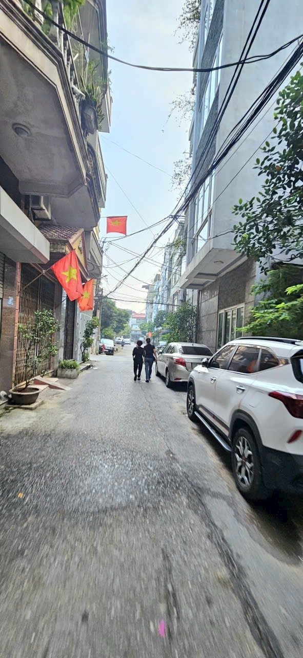 Đất nền Đức Giang 70m² giá 9.6 tỷ - Đầu tư lý tưởng với mặt tiền rộng!