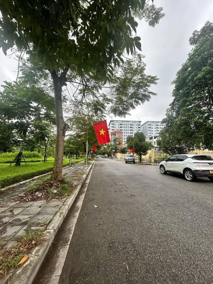 Đất nền KDT Bắc Từ Sơn 186m² giá 18 tỷ - Lô góc hai mặt tiền, kinh doanh tốt!