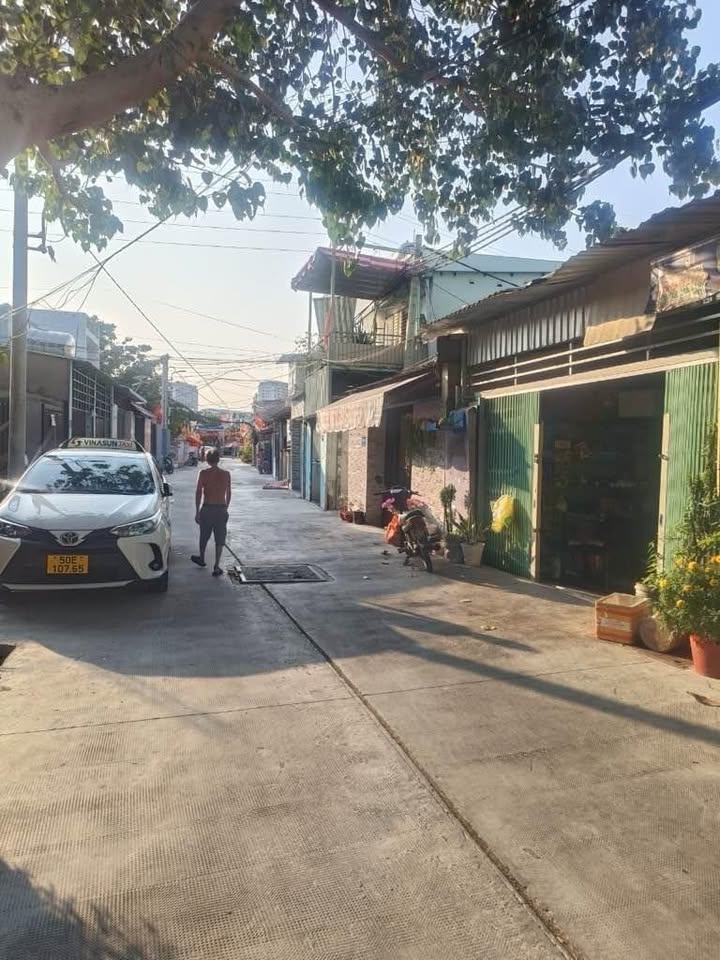 Nhà riêng Hẻm 8m đường Huỳnh Tấn Phát, quận 7, 120m² giá 6.5 tỷ - Tiện xây mới!