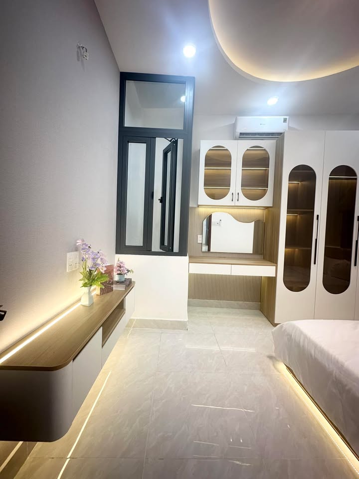 Nhà 4 tầng hẻm 1 sẹc Phạm Văn Chiêu 48m² giá 7.3 tỷ - Nhà đẹp, tiện ích đầy đủ!