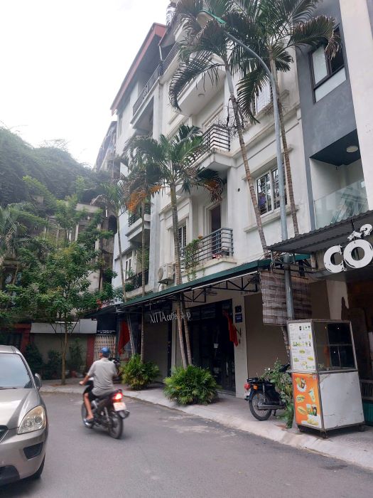 Nhà Hoàng Cầu 40m² giá thỏa thuận - Ngõ ô tô thông thoáng, gần công viên!