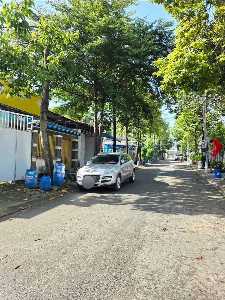 Nhà phố KDC Biconsi, Dĩ An 125m² giá 4.5 tỷ - Sổ hồng chính chủ, thiết kế tiện nghi!