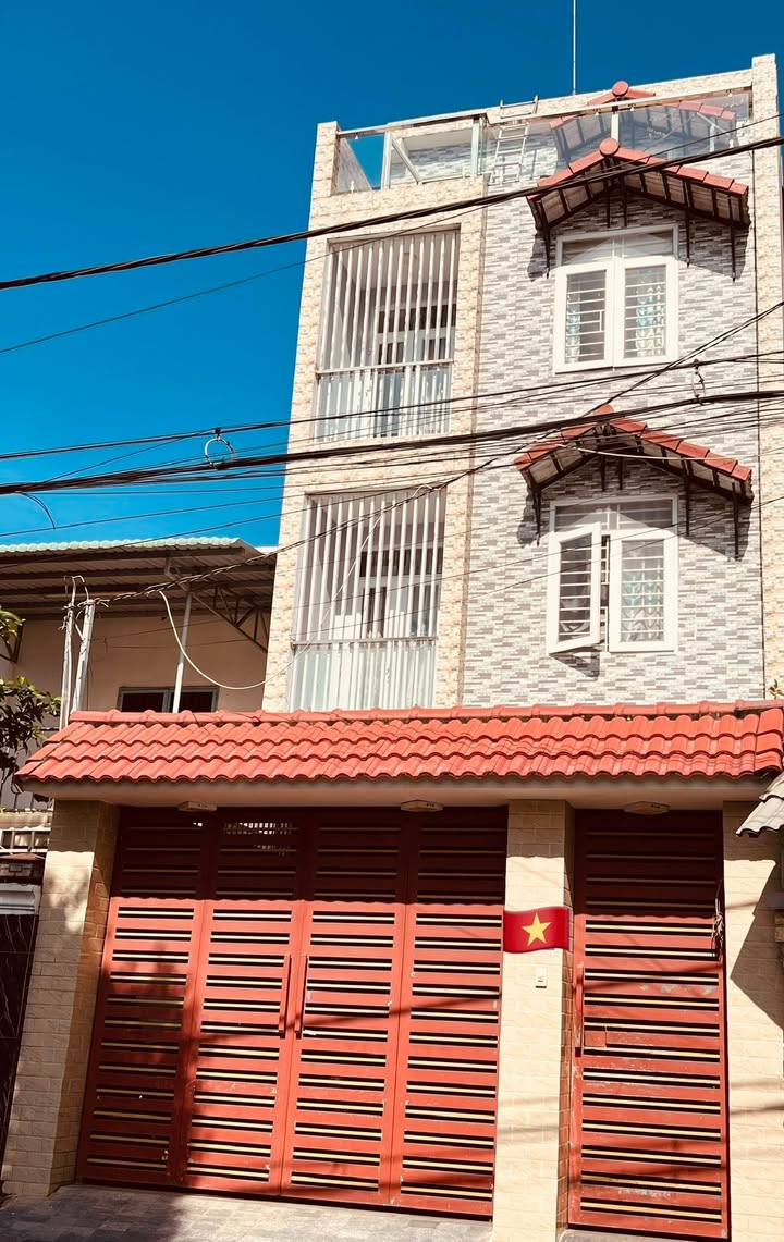 Nhà 4 tầng kiên cố sát Nguyễn Duy Trinh 96m² giá 8.8 tỷ - Đầu tư sinh lời bền vững!