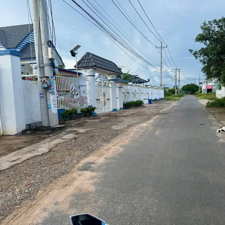 Đất nông nghiệp thôn 2 xã Hàm Liêm 1800m² giá 380 triệu - Cơ hội đầu tư hấp dẫn!