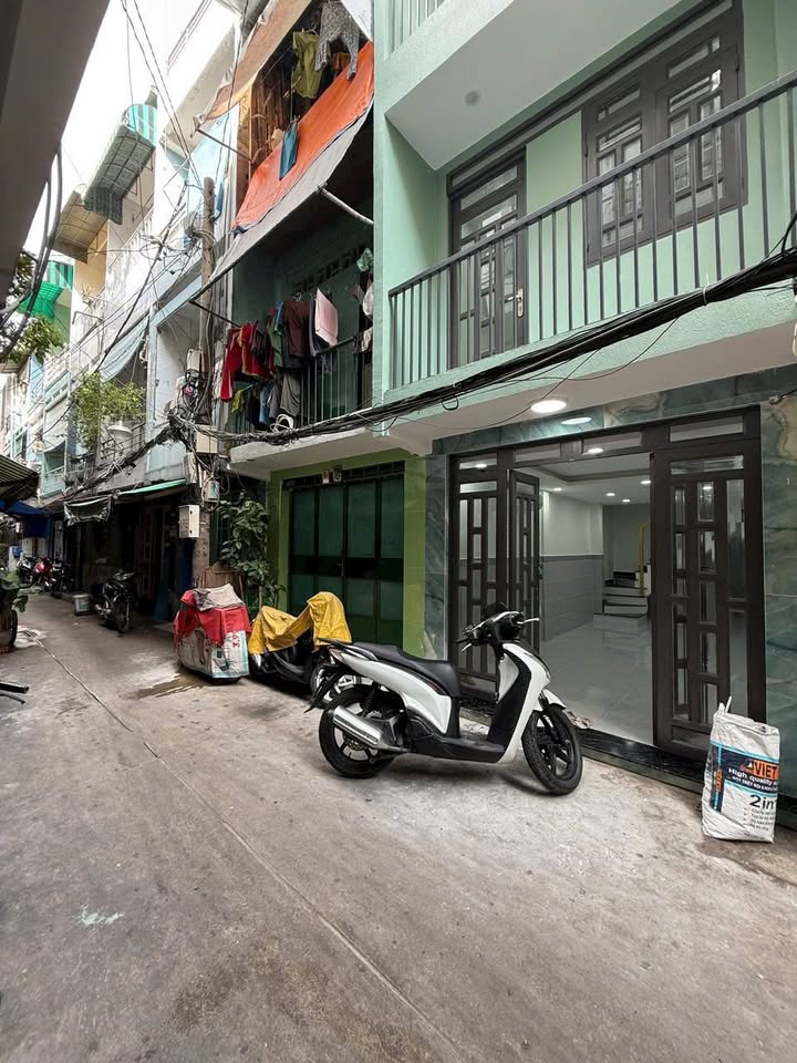 Nhà mặt tiền đường 20 Thước, Quận 4, diện tích 21m² giá chỉ 5.05 tỷ - Đầu tư an toàn!