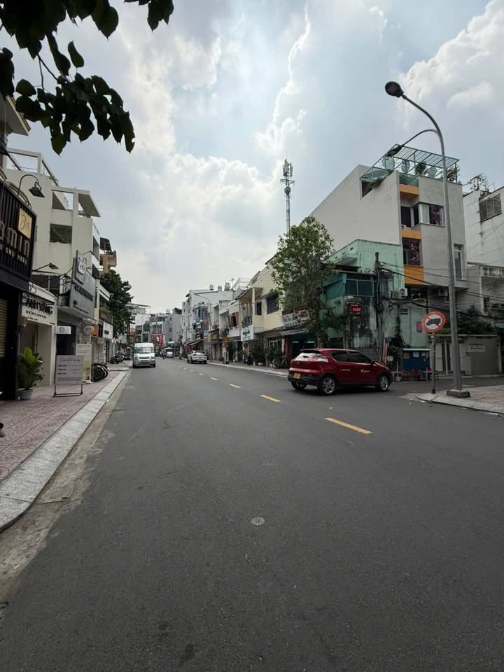 Nhà nguyên căn cho thuê tại 462 Huỳnh Văn Bánh, Phú Nhuận - Giá 14.5 triệu/tháng