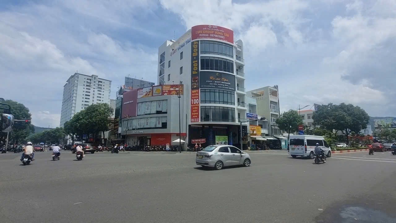 Bán tòa nhà căn hộ dịch vụ mặt tiền Lê Hồng Phong 245m² giá 76 tỷ - Đầu tư sinh lời ngay!