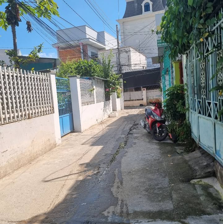 Nhà phố Nha Trang 113.6m² giá 6.65 tỷ - Thiết kế đẳng cấp, gần biển!