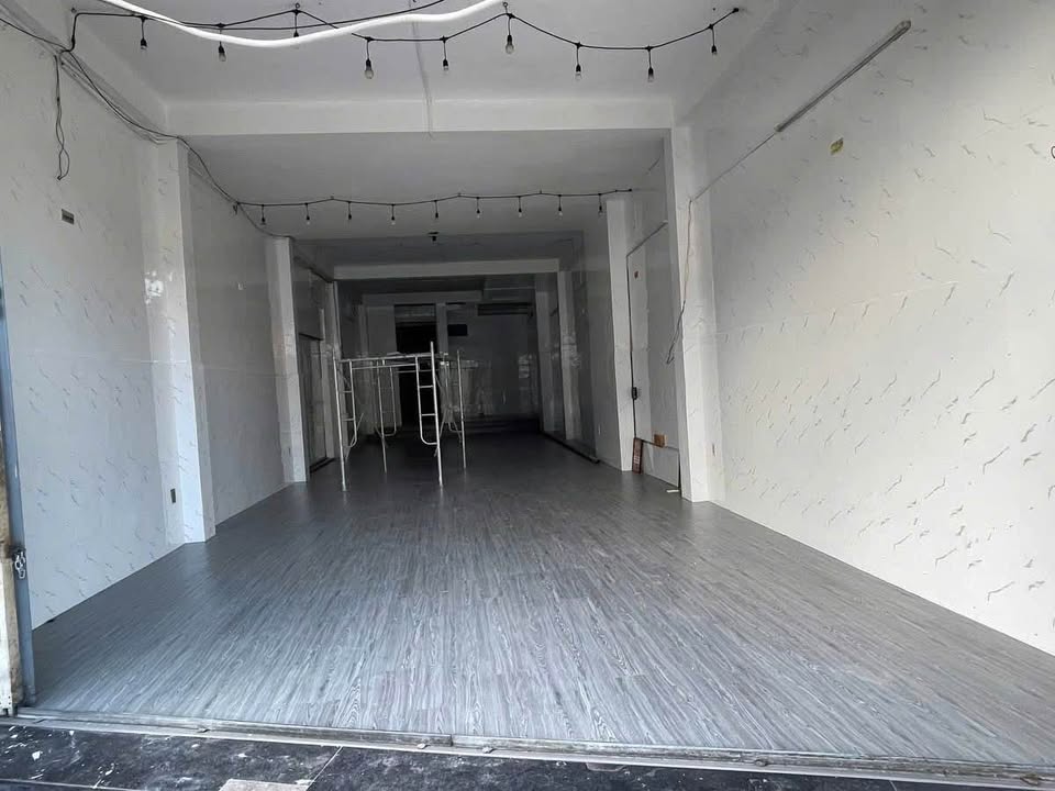 Mặt bằng kinh doanh đường Đoàn Trần Nghiệp 144m² giá 15 triệu - Vị trí đắc địa gần bãi tắm!