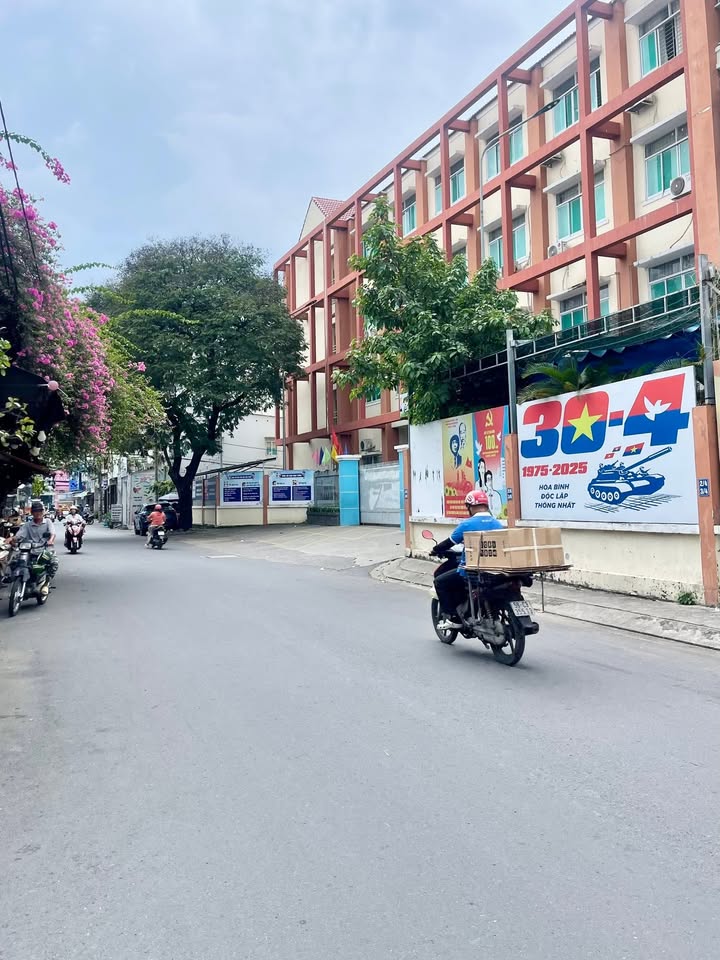 Nhà lô góc Cư Xá Phú Lâm A, Quận 6, 74m² giá 10 tỷ - Pháp lý chuẩn, công chứng trong ngày!