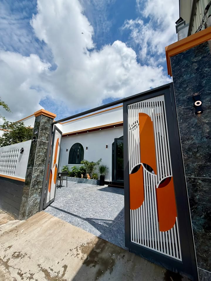 Nhà vườn 167m² tại ấp Lộc Hậu, Cần Giuộc 2.45 tỷ - Nội thất sang trọng, sân vườn rộng rãi!