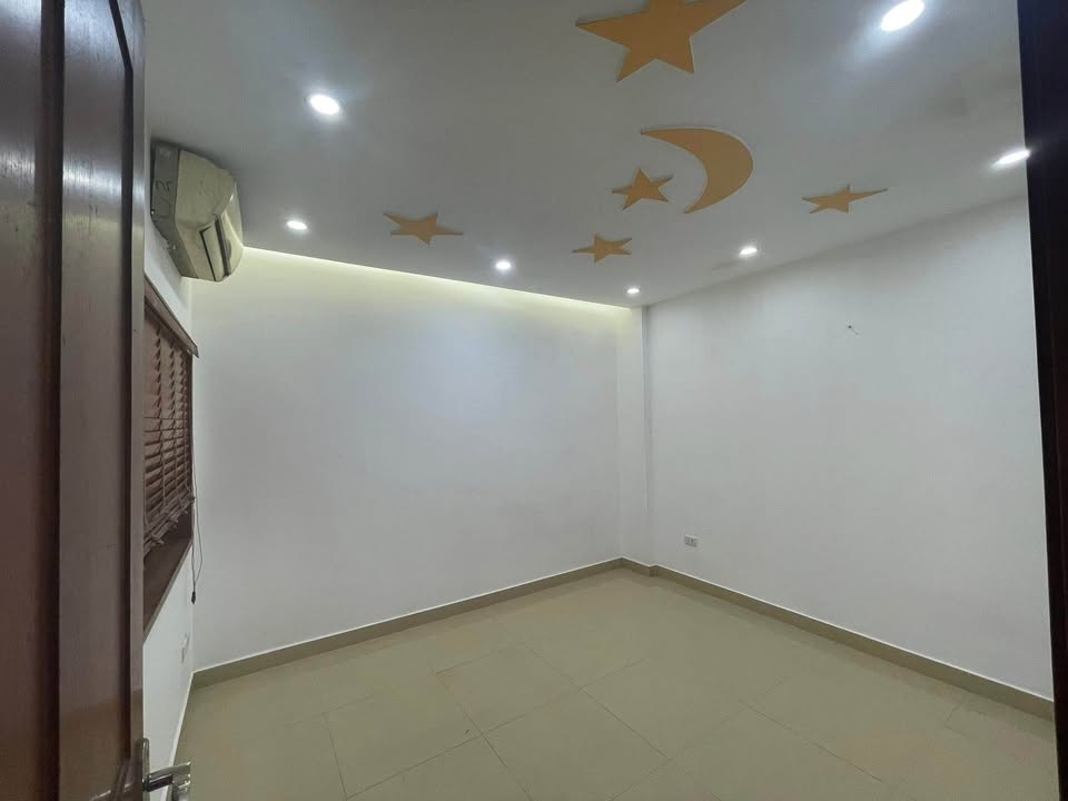 Căn hộ Thăng Long Garden 90m² giá 12 triệu - Tầng 6 thoáng mát