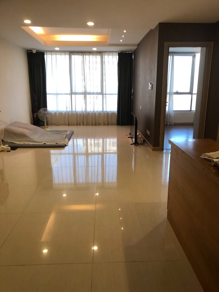 Căn hộ Thăng Long Number One Cầu Giấy 119m² giá 20 triệu - Thuê lâu dài, nội thất cơ bản!